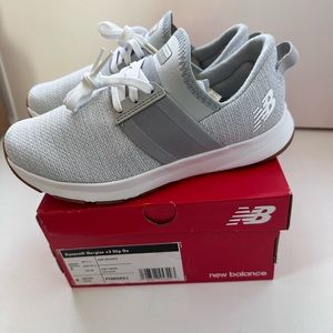 New Balance Dynasoft Nergize v 3 Slip on Girls Size 2